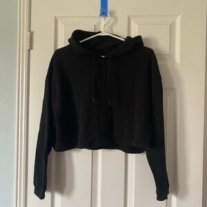 Black cropped hoodie (size L)